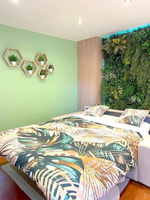 Monkey Forest Appartement Грас Екстериор снимка